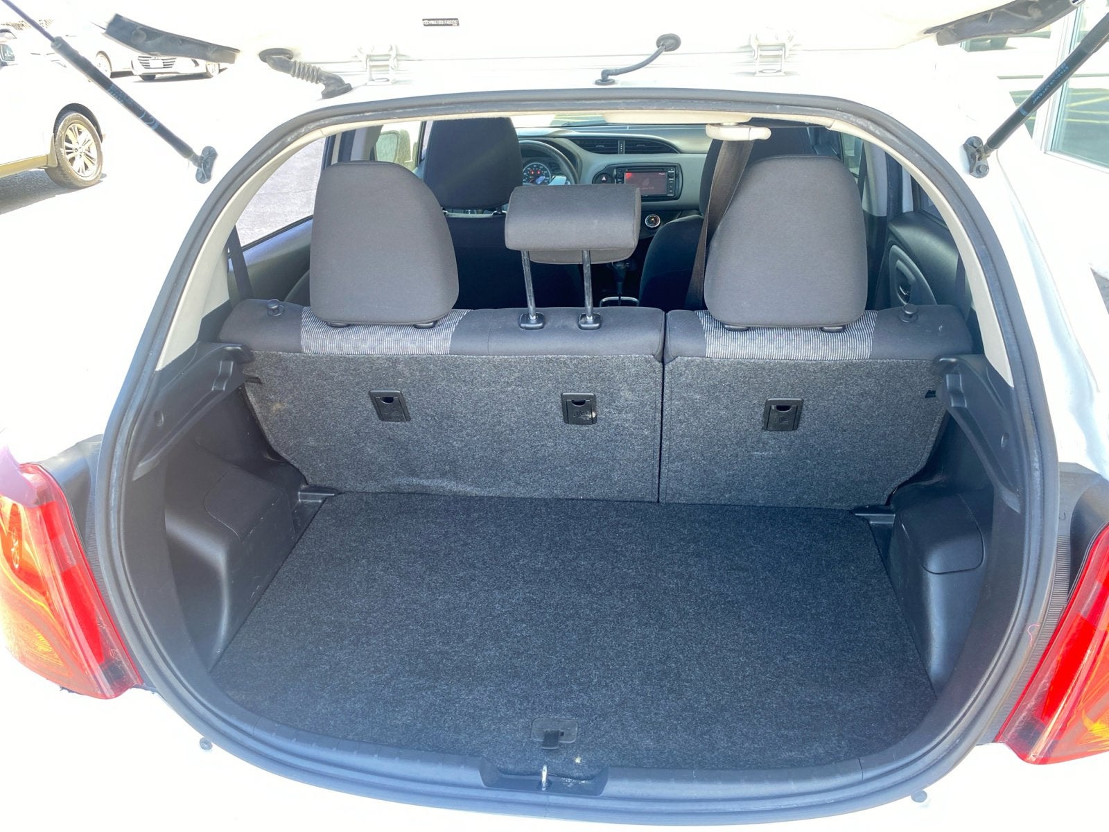 2015 Toyota Yaris L 5-Door AT