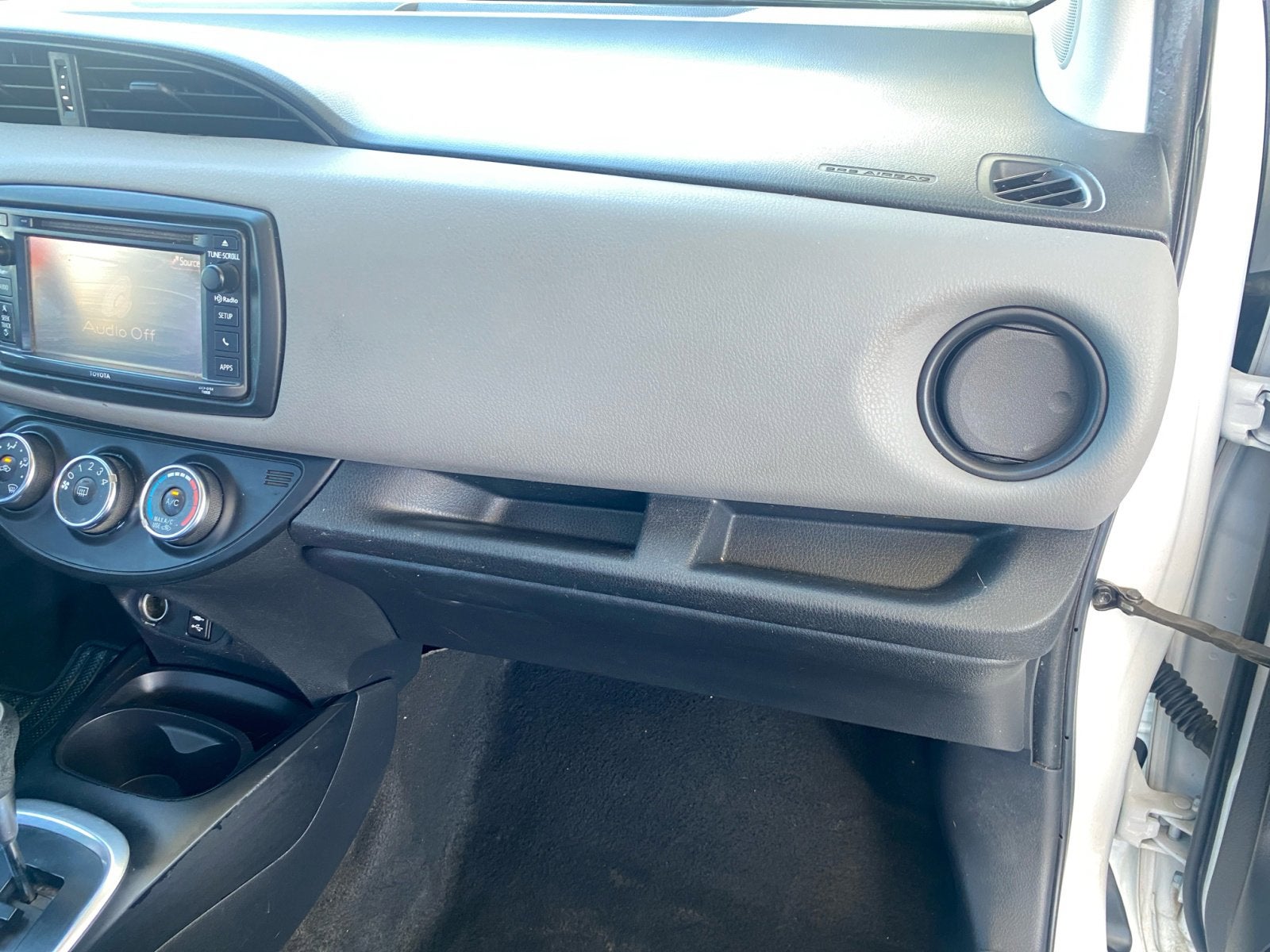 2015 Toyota Yaris L 5-Door AT