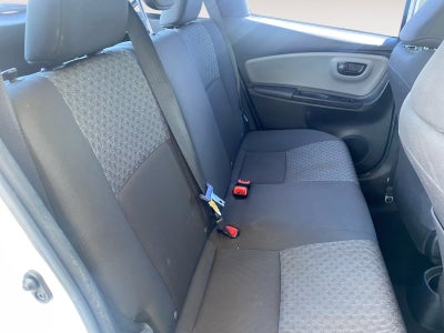2015 Toyota Yaris L 5-Door AT