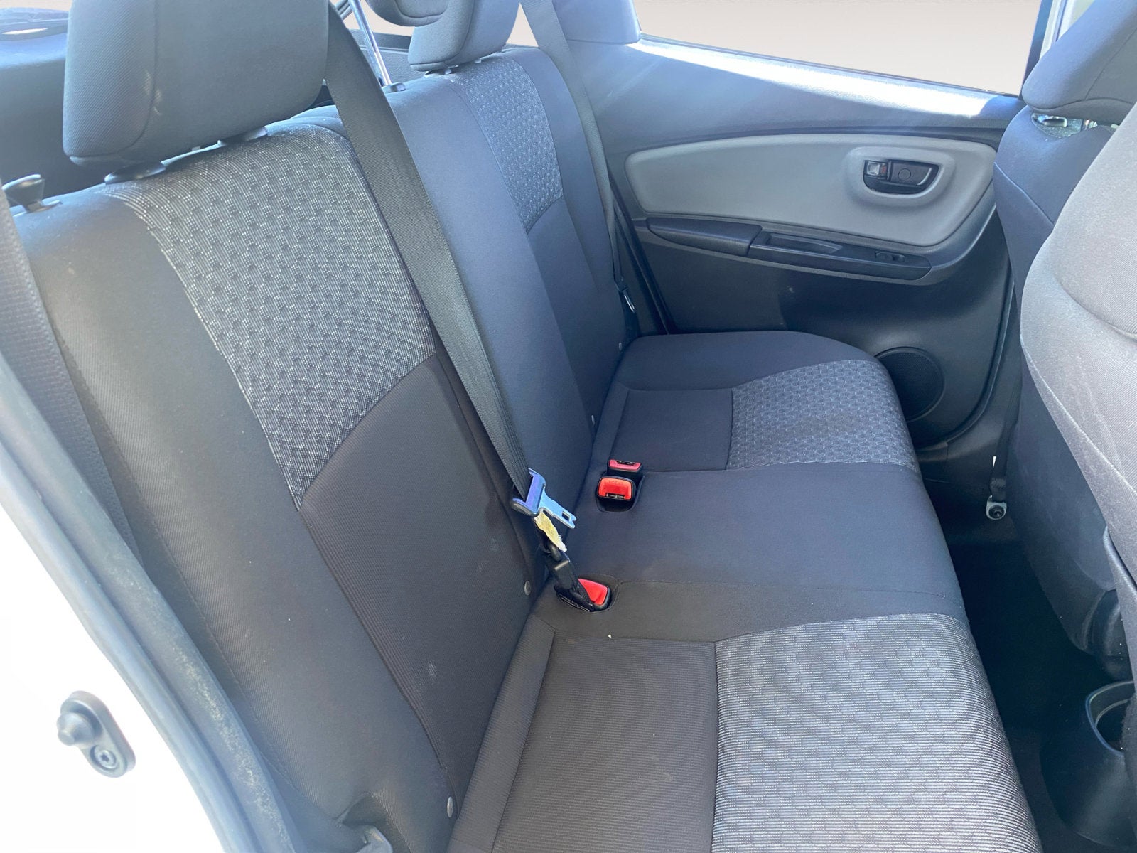 2015 Toyota Yaris L 5-Door AT