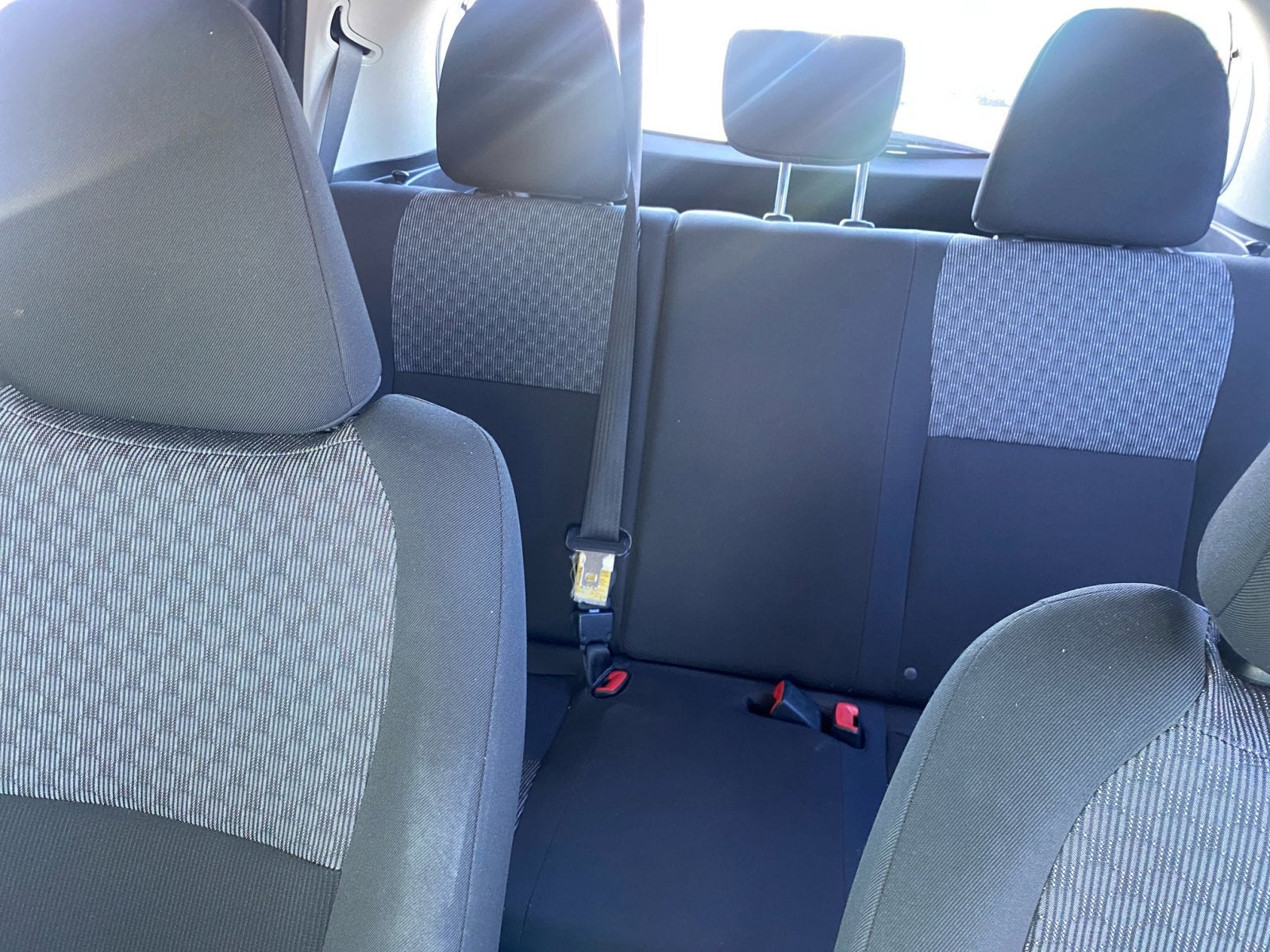 2015 Toyota Yaris L 5-Door AT